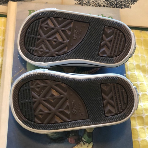 SOLD Converse toddler size 3 - Picture 5 of 6